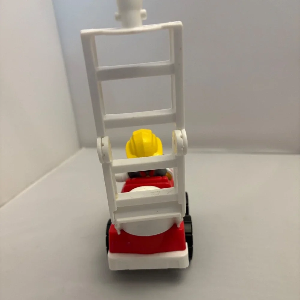 Fisher‎ Price Little People Fire Truck Firefighter Toy Ladder Vehicle 2010 FO